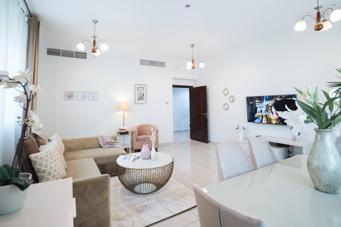 Charming Warm Suite With Amazing Views Of The City Dubai Eksteriør bilde