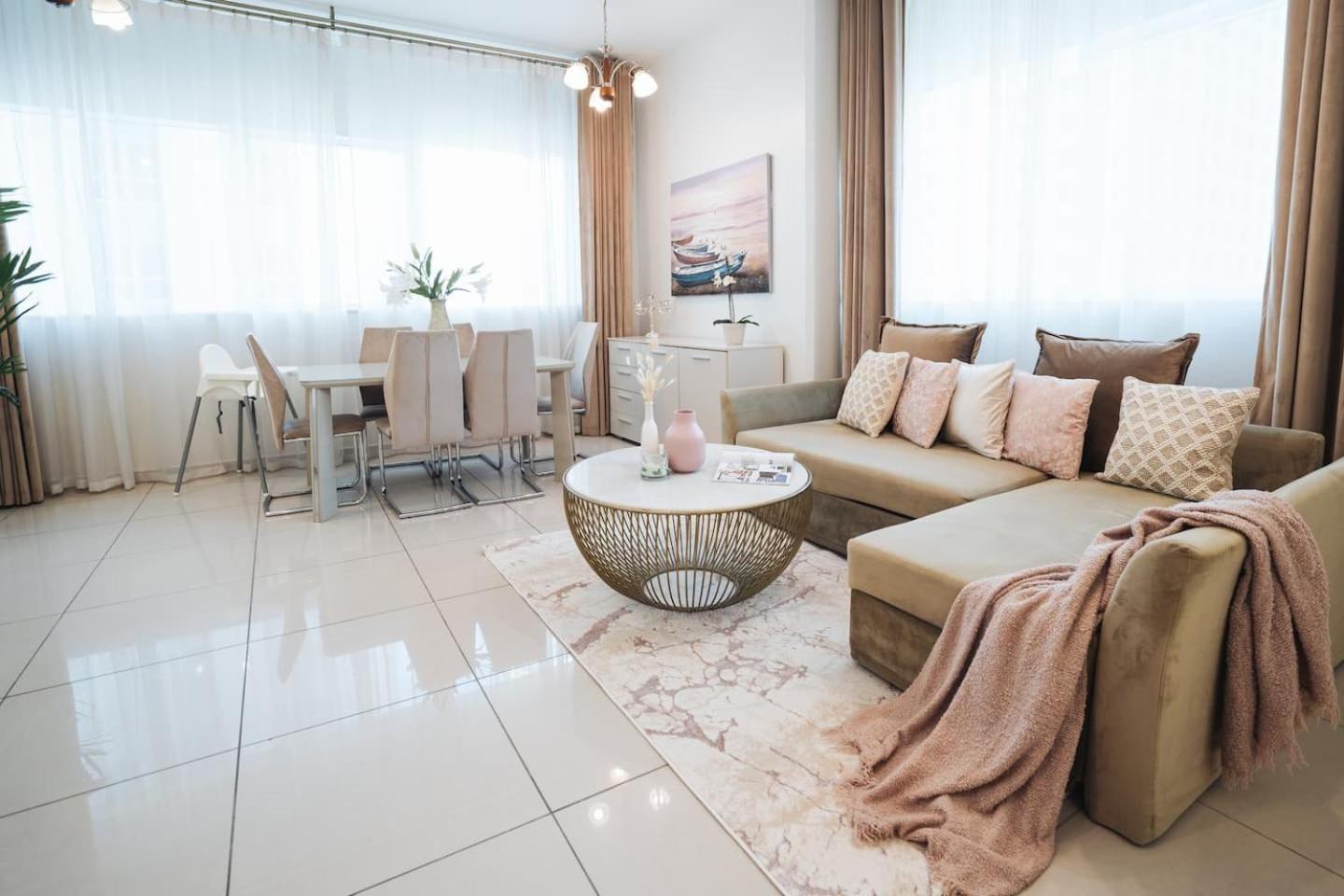 Charming Warm Suite With Amazing Views Of The City Dubai Eksteriør bilde