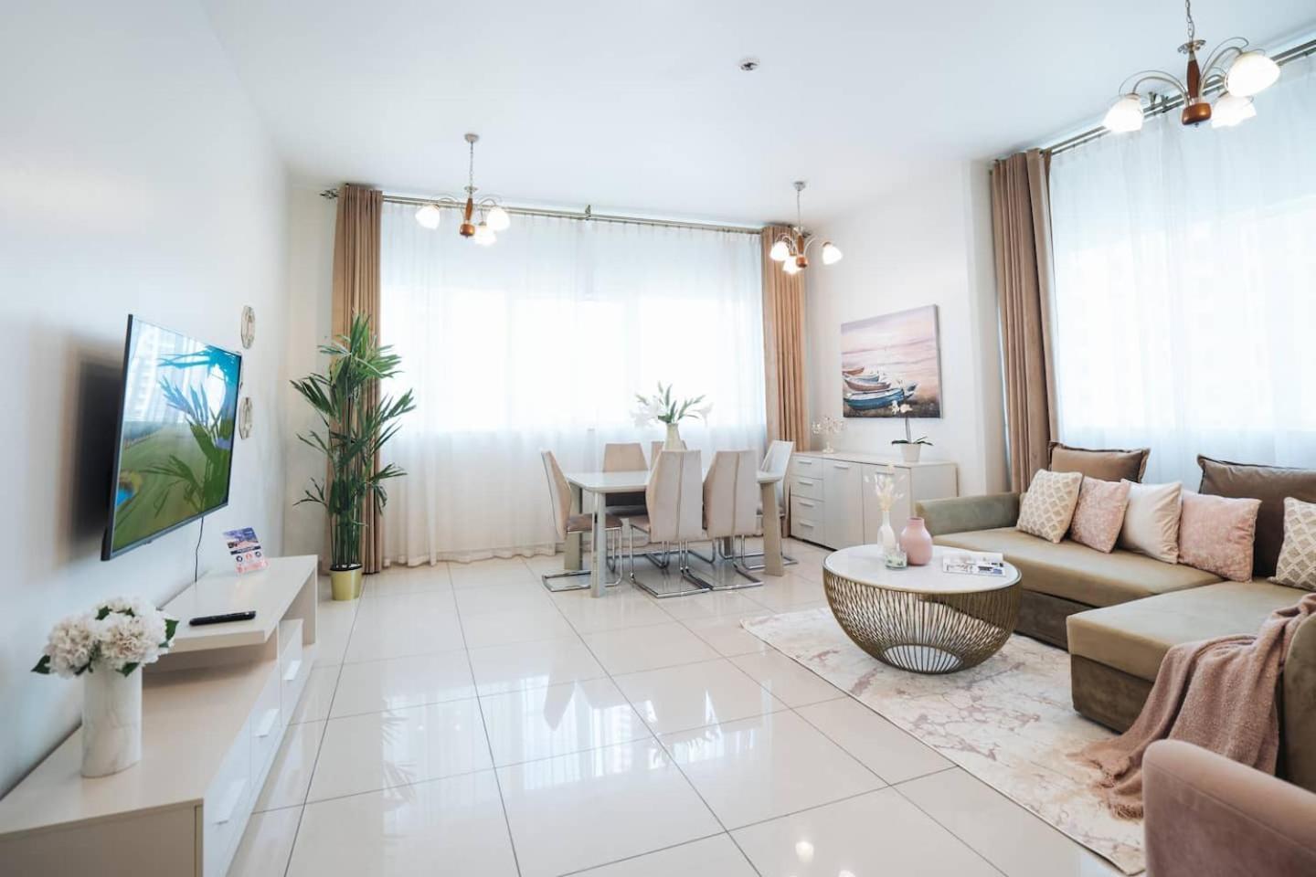 Charming Warm Suite With Amazing Views Of The City Dubai Eksteriør bilde