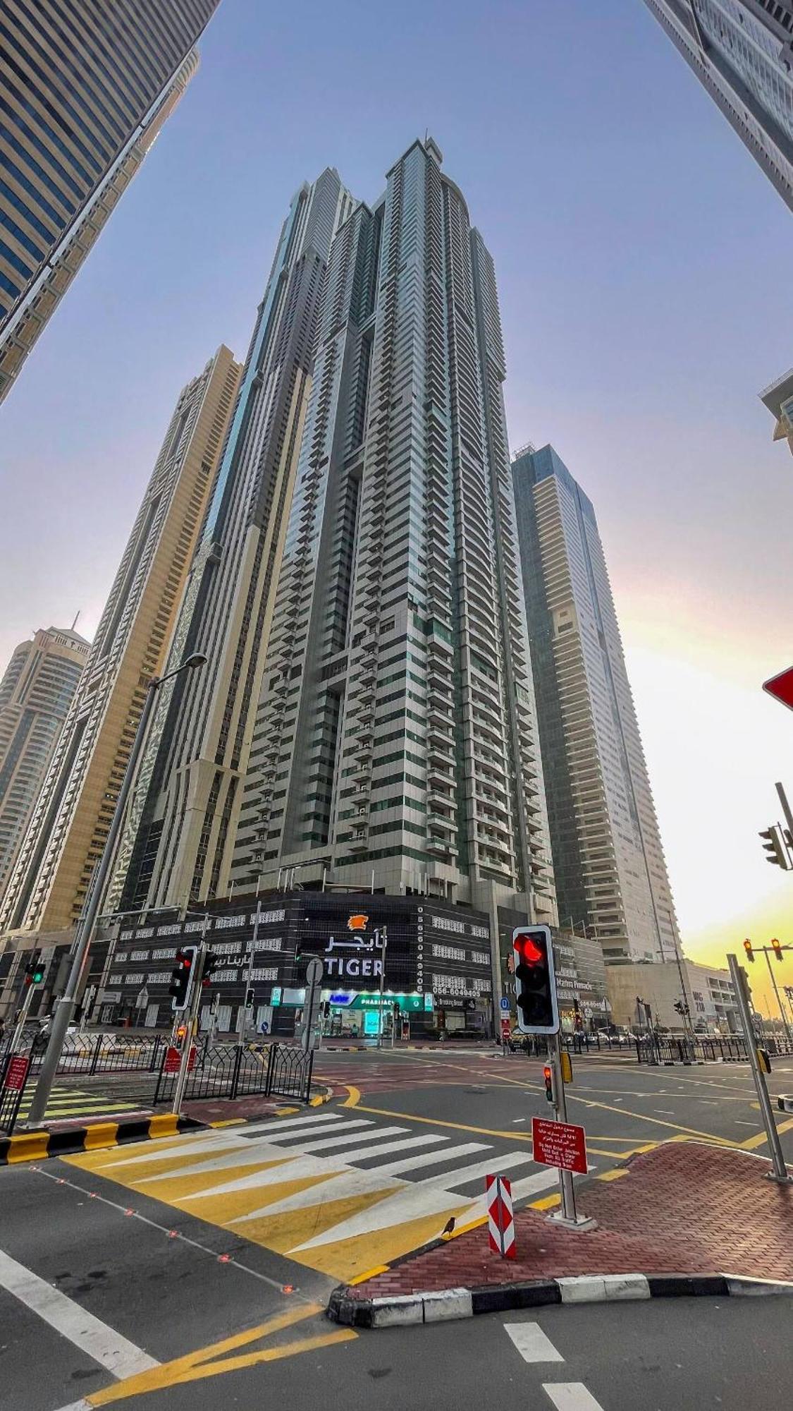 Charming Warm Suite With Amazing Views Of The City Dubai Eksteriør bilde